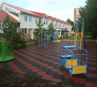 Детская площадка на придомовой территории: плюсы и минусы